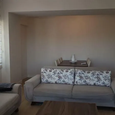 Modern, 92 Apartment